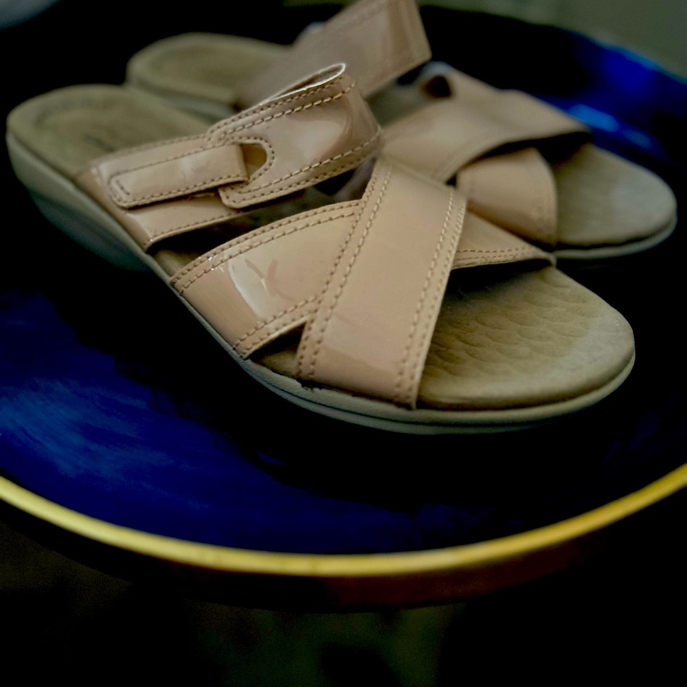 Collections by Clarks Size 8 Blush Patent Color Sandals Man Made Material